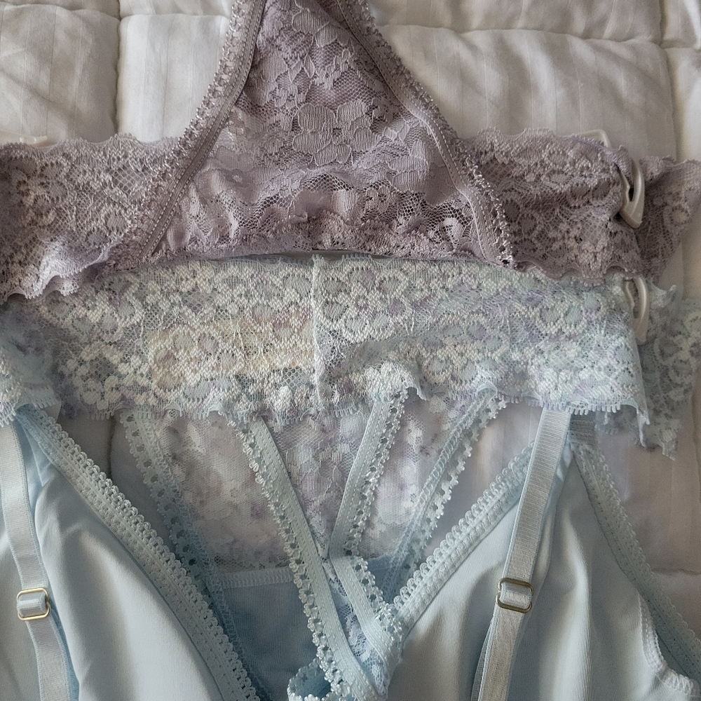 JESSICA SIMPSON BRAND NEW 3 PIECE SET BRALETTE WITH FLIRTY THONGS SIZE M - Picture 5 of 5
